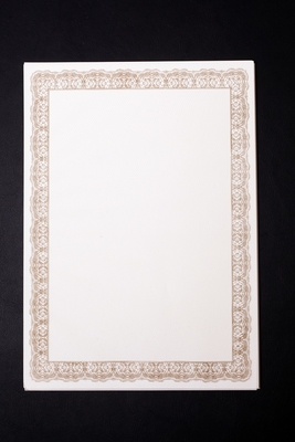 Edles gelbes natürliches Pergamentpapier horizontal oder vertikale Version verfügbar